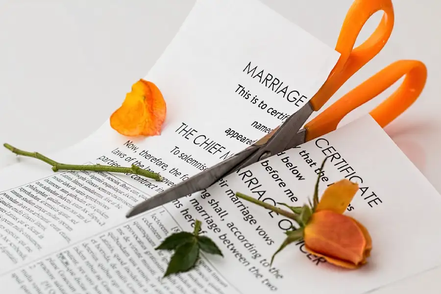 forbice taglia atto di matrimonio - grey divorce pensionamento