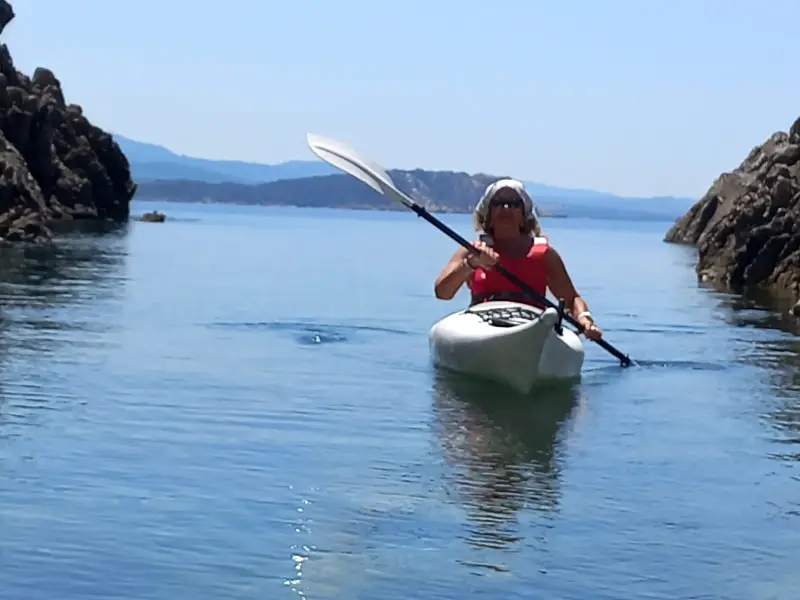 Donna su kayak - Michaela Scotellaro